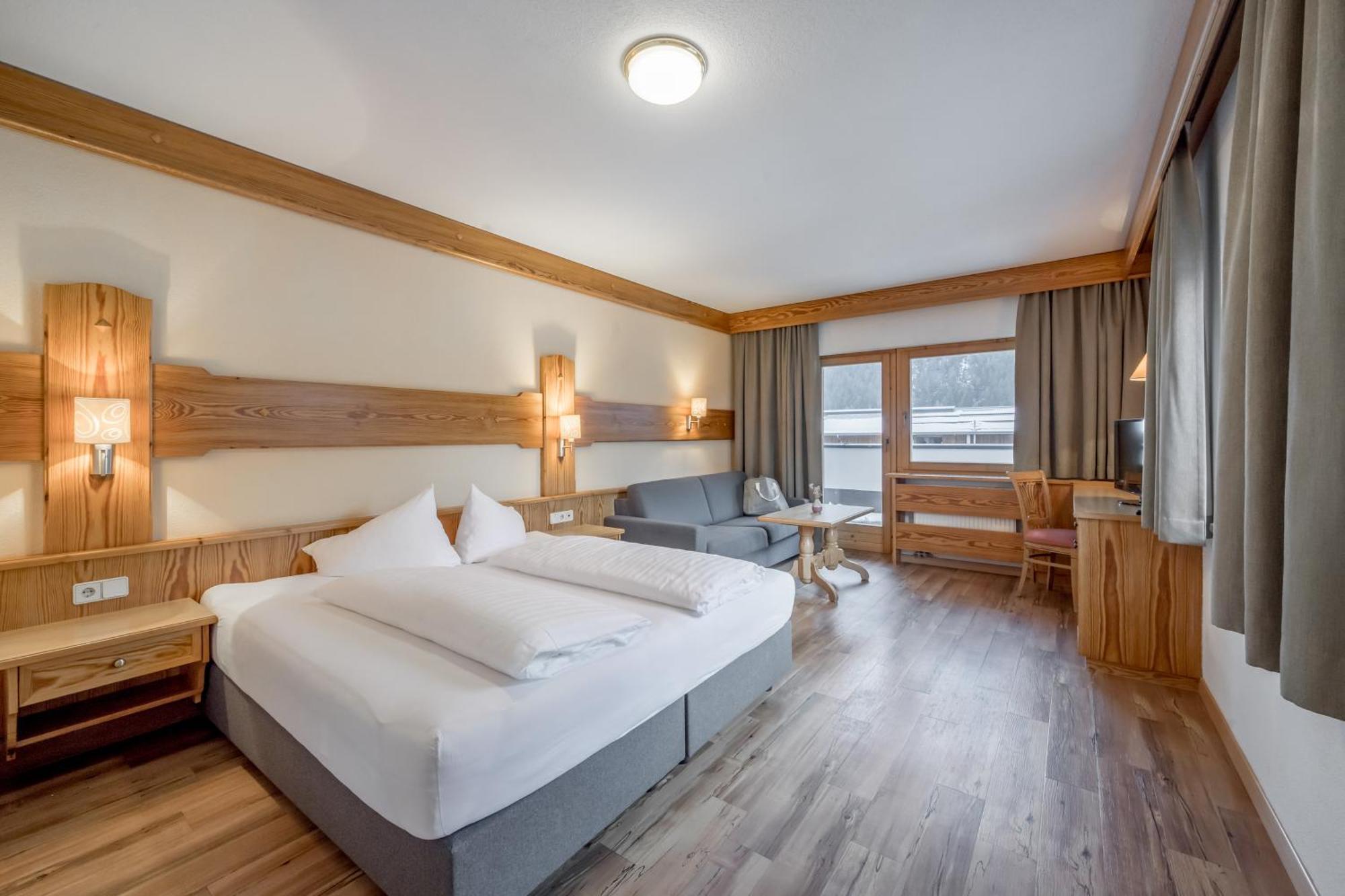 Tilia Living - B&B Mit Dem Komfort Eines Kleinen, Feinen Hotels Ried im Oberinntal Exterior photo