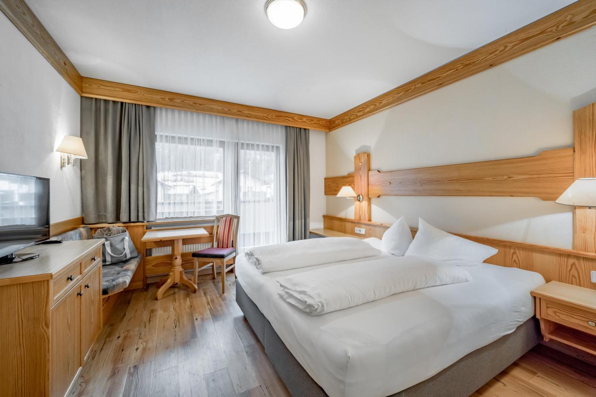 Tilia Living - B&B Mit Dem Komfort Eines Kleinen, Feinen Hotels Ried im Oberinntal Exterior photo